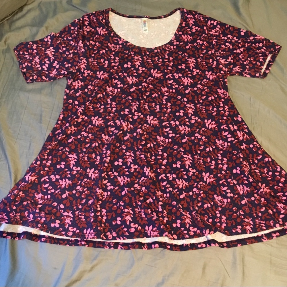 LuLaRoe Perfect T Shirt: Size L